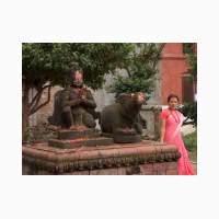 00060-nepal-beeld-tempel-vrouw.JPG